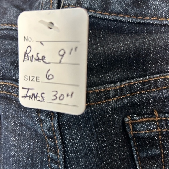 B6.6 St. John's Bay Womens Mid Rise Straight Leg Jean 6 - Picture 9 of 12